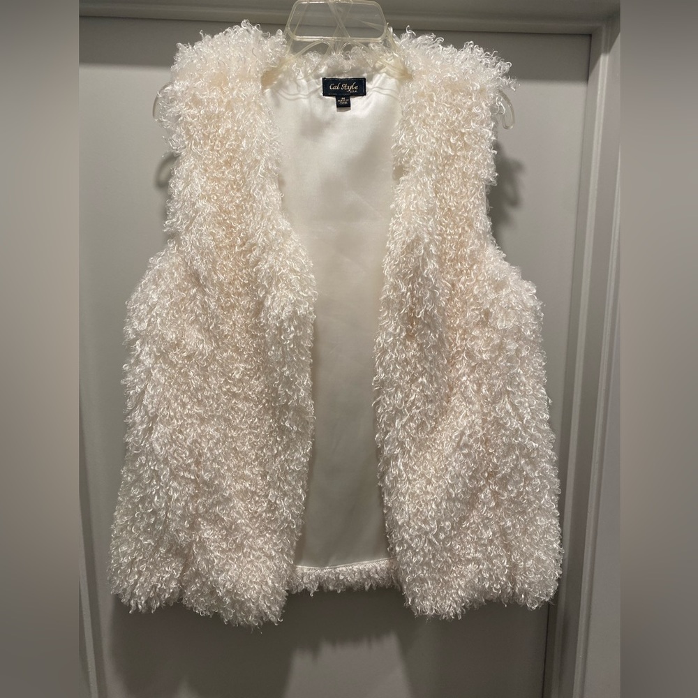 Cali Style U.S.A. Boho Cream Ivory White Fuzzy Faux Shearling Fur Vest - Size M